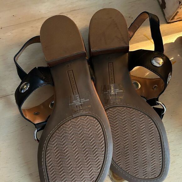 New Tommy Hilfiger Kinlee size 6 block heel black sandal buckle thong - Picture 4 of 6